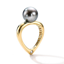 Кольцо из желтого золота с жемчугом