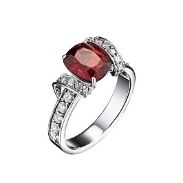 Кольцо из белого золота со шпинелью 1,94 ct