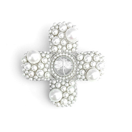 Брошь из белого серебра
